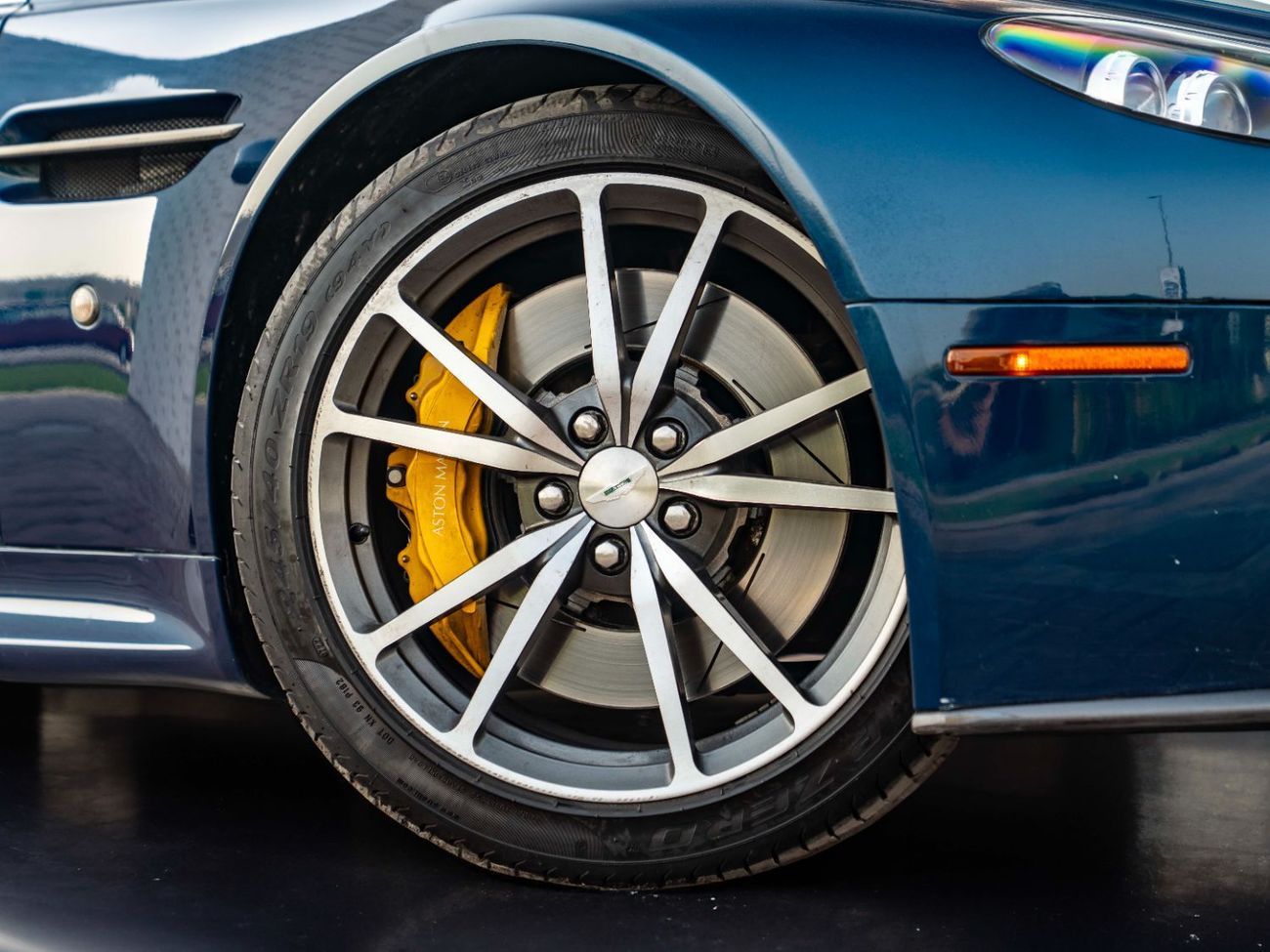 أستون مارتن فانتيج V8 4.7L