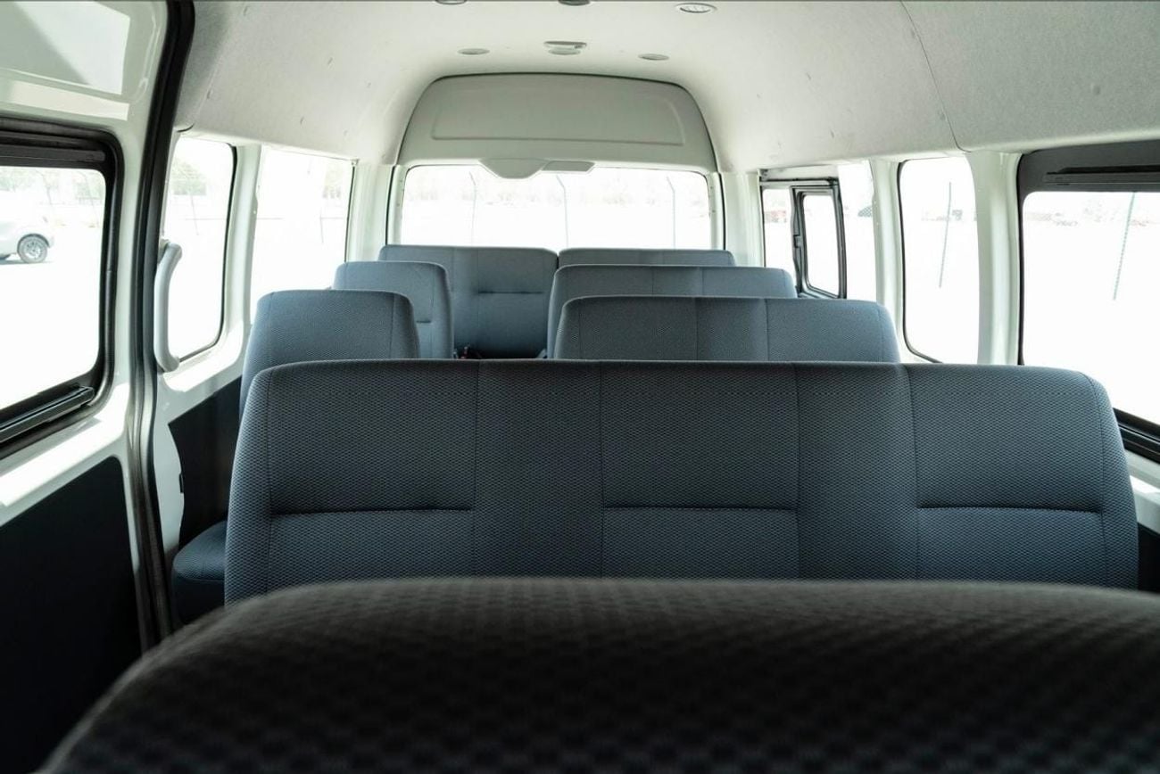 تويوتا هاياس DLS HIGH ROOF HIACE  -High Roof  3.0L M/T