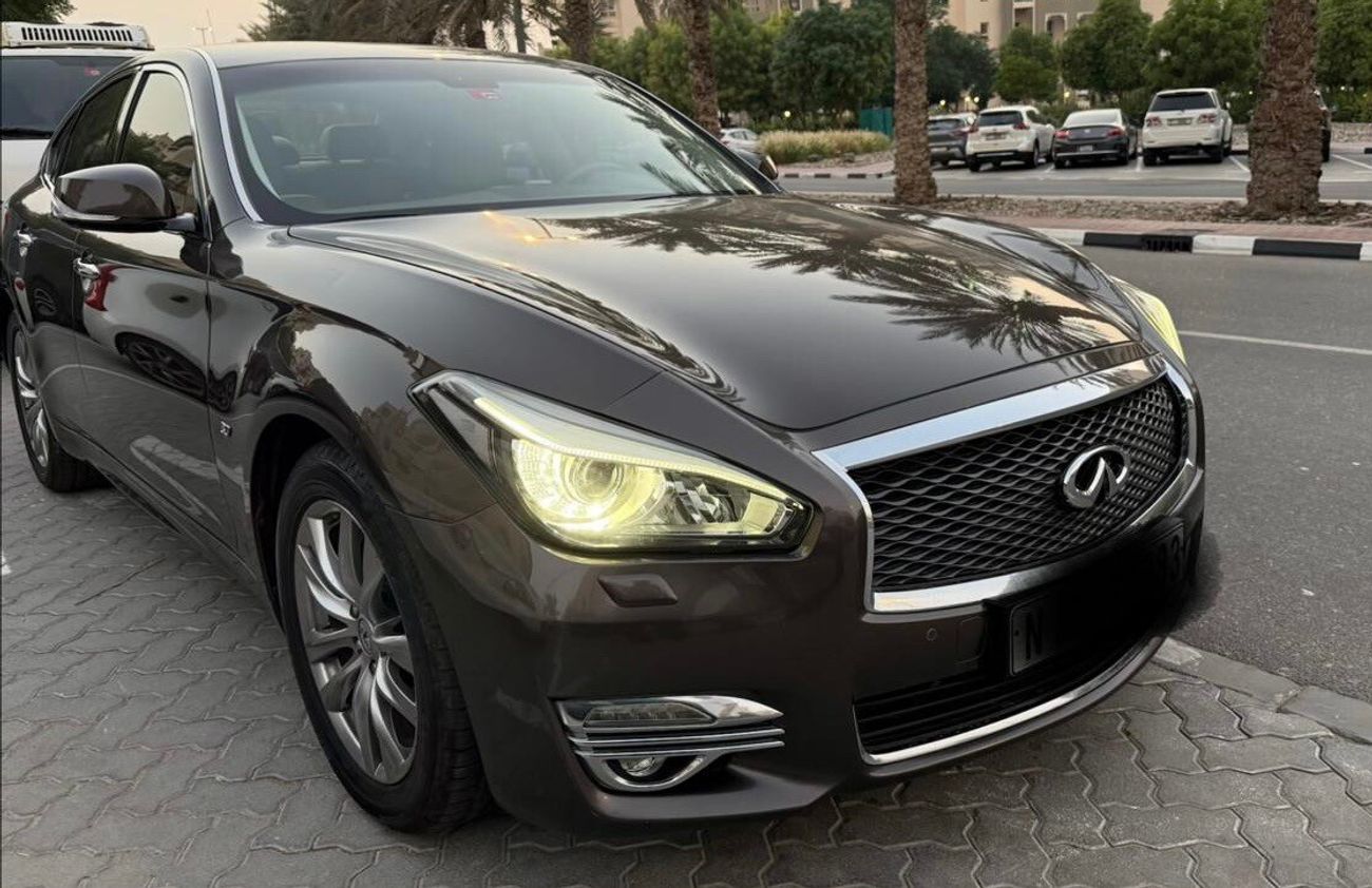 Infiniti Q70