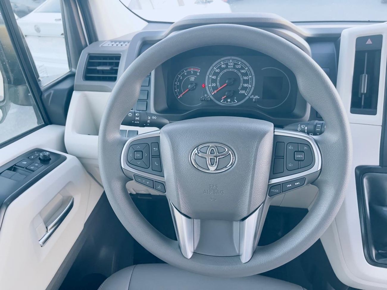 Toyota Hiace Commuter 2.8L