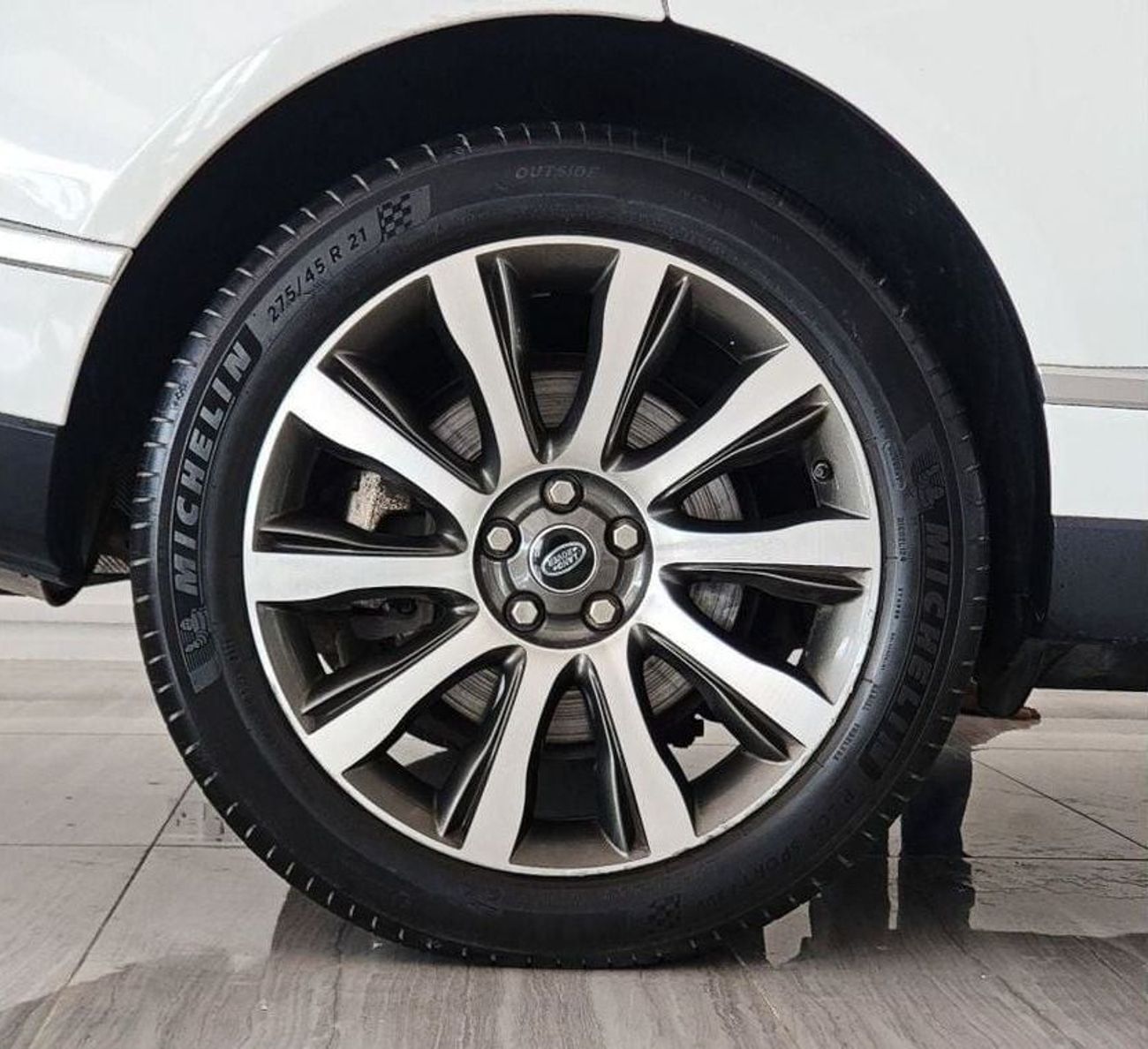 لاند روفر رينج روفر 5.0L-8CYL-Full Option-Excellent Condition GCC Specs