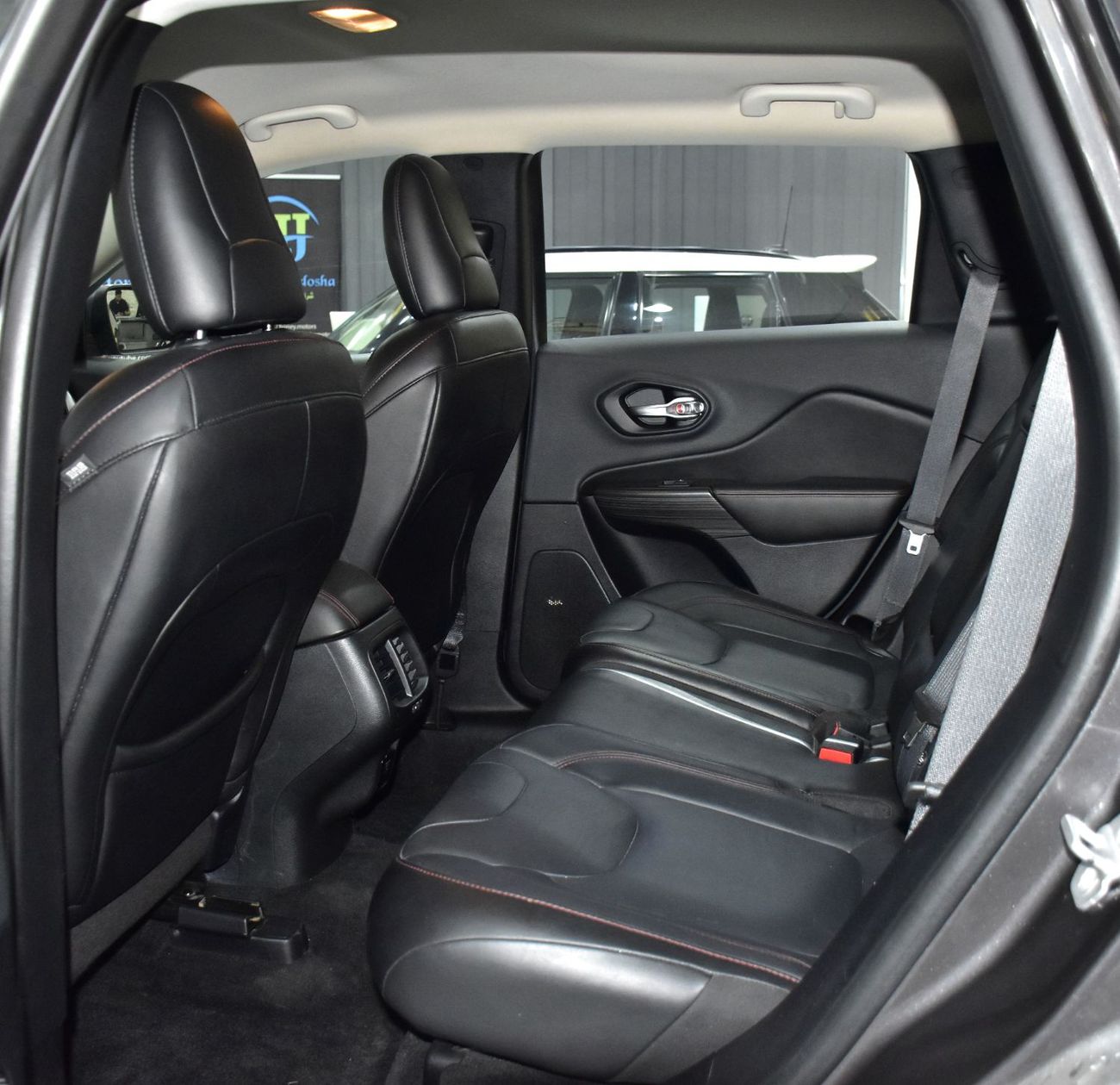 Jeep Cherokee EXCELLENT DEAL for our Jeep Cherokee TrailHawk ( 2014 Model ) in Grey Color GCC Specs