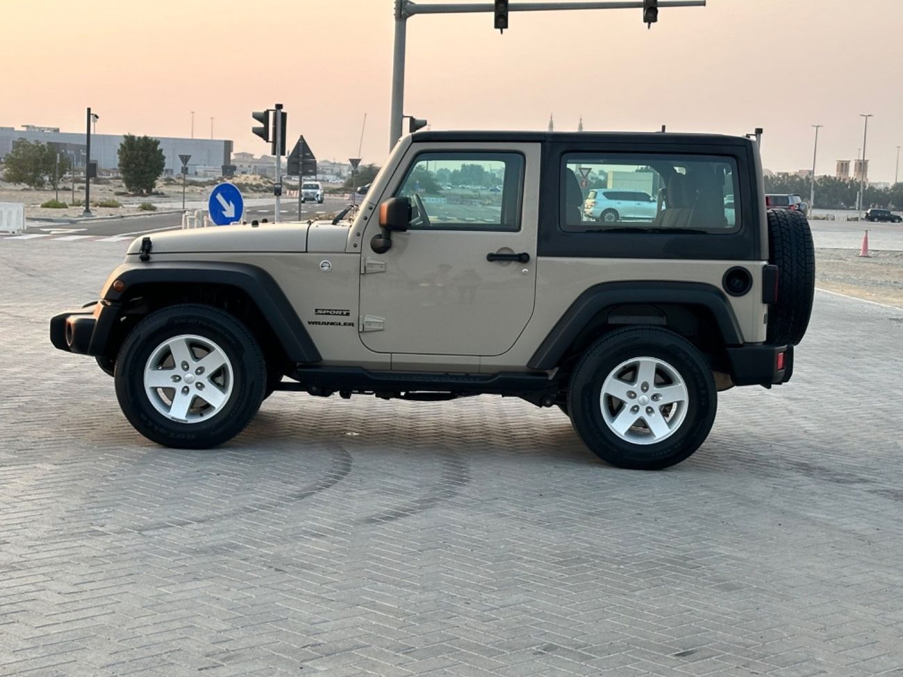 جيب رانجلر موديل 2016 خليجي حاله ممتازه من الداخل والخارج فل مواصفات