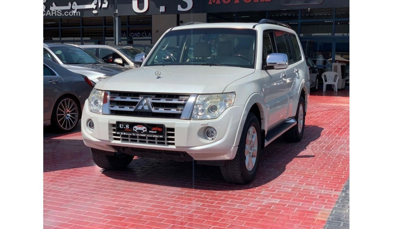 ميتسوبيشي باجيرو FULLY LOADED 2013 LOW MILEAGE SINGLE OWNER GCC IN MINT CONDITION