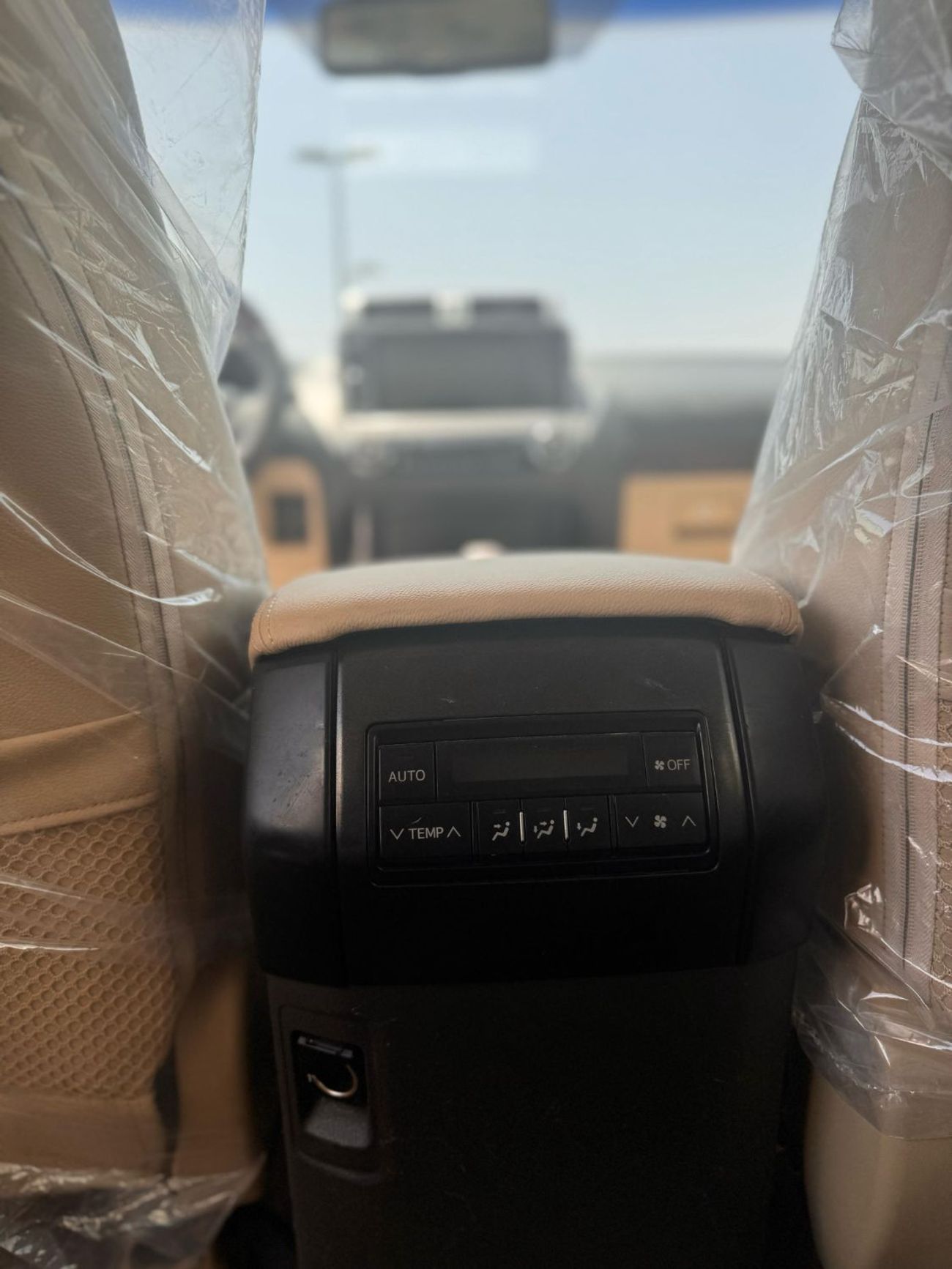 تويوتا برادو GXR 2.7L (164 HP) 4WD (7 Seater)