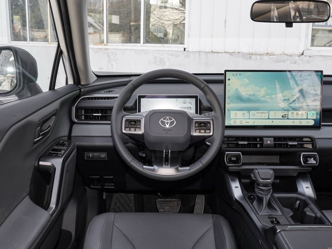 Toyota RAV4 LUXURY HEV (NON GCC)