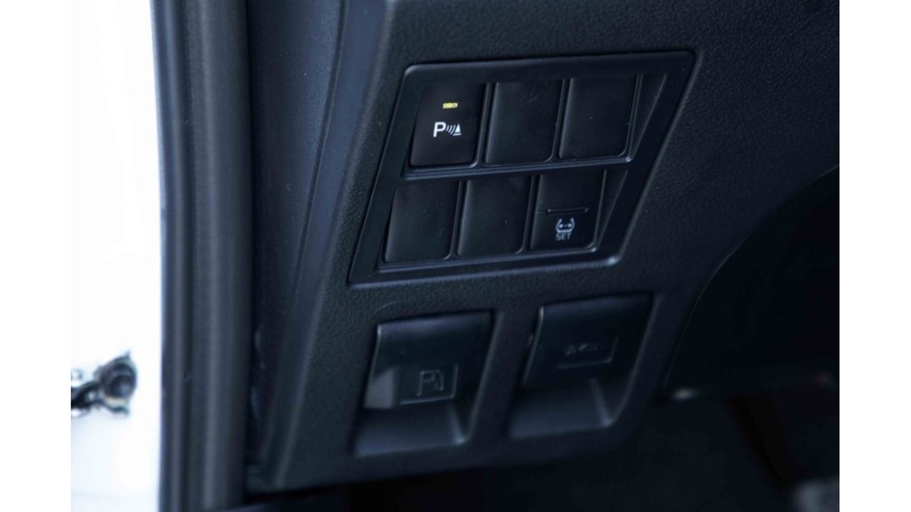 Toyota Hilux 2023 Toyota Hilux 4x4 DC 2.4 HI - Pearl White inside Maroon