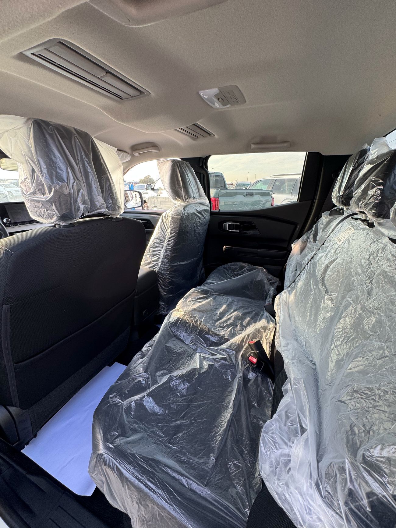 Mitsubishi L200 GL Double Cab Petrol 2.4L Mitsubishi L200 2.4L Full Option EXPORT ONLY!!!