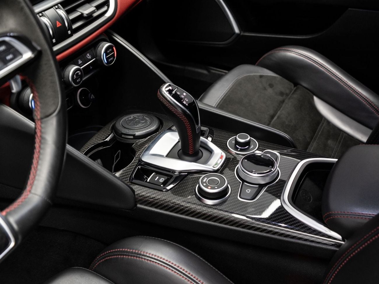 ألفا روميو جوليا QUADRIFOGLIO QUADRIFOGLIO