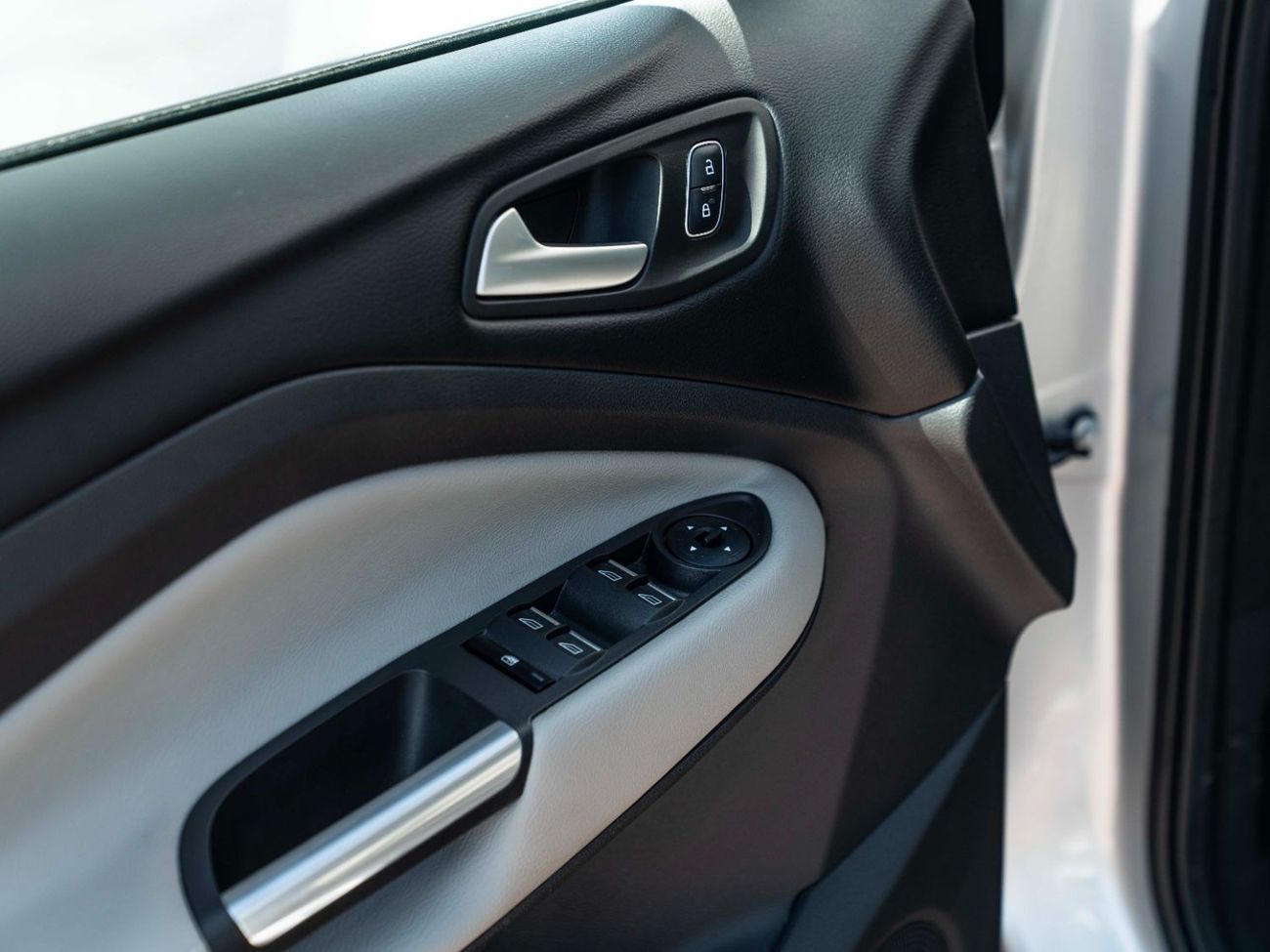 Ford Escape AED 865 PM • ESCAPE AWD SE • ONLY 40K KM • OFFICIAL FORD WARRANTY AND SERVICE PLAN