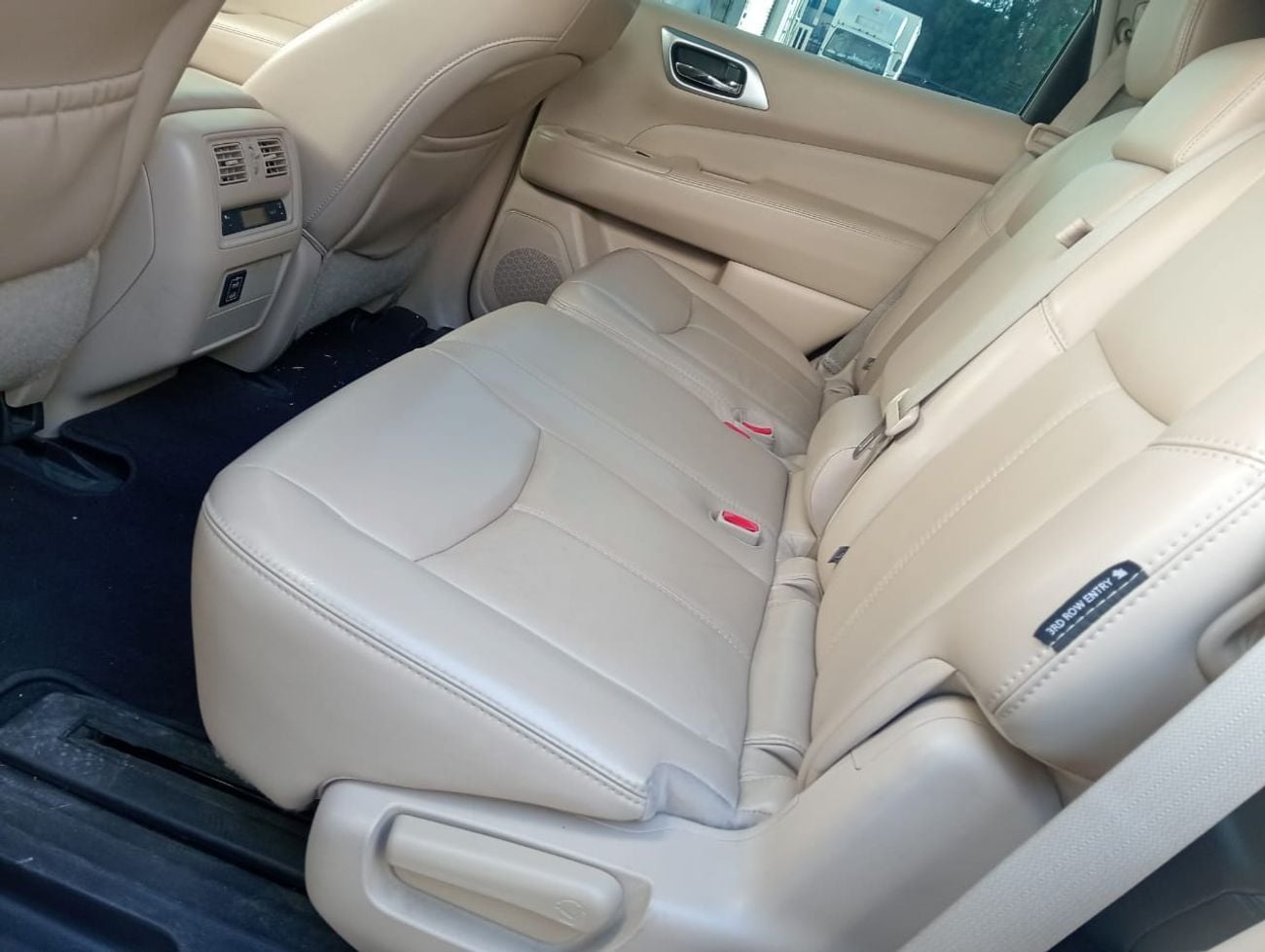 Nissan Pathfinder Midnight Edition 3.5L
