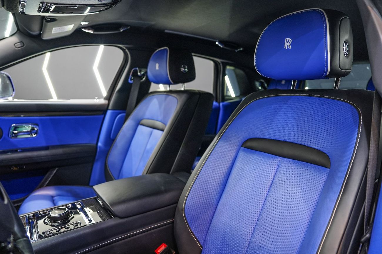 رولز رويس جوست Black Badge, Two-Tone Interior, Rear Entertainment, Dealer Warranty + Service