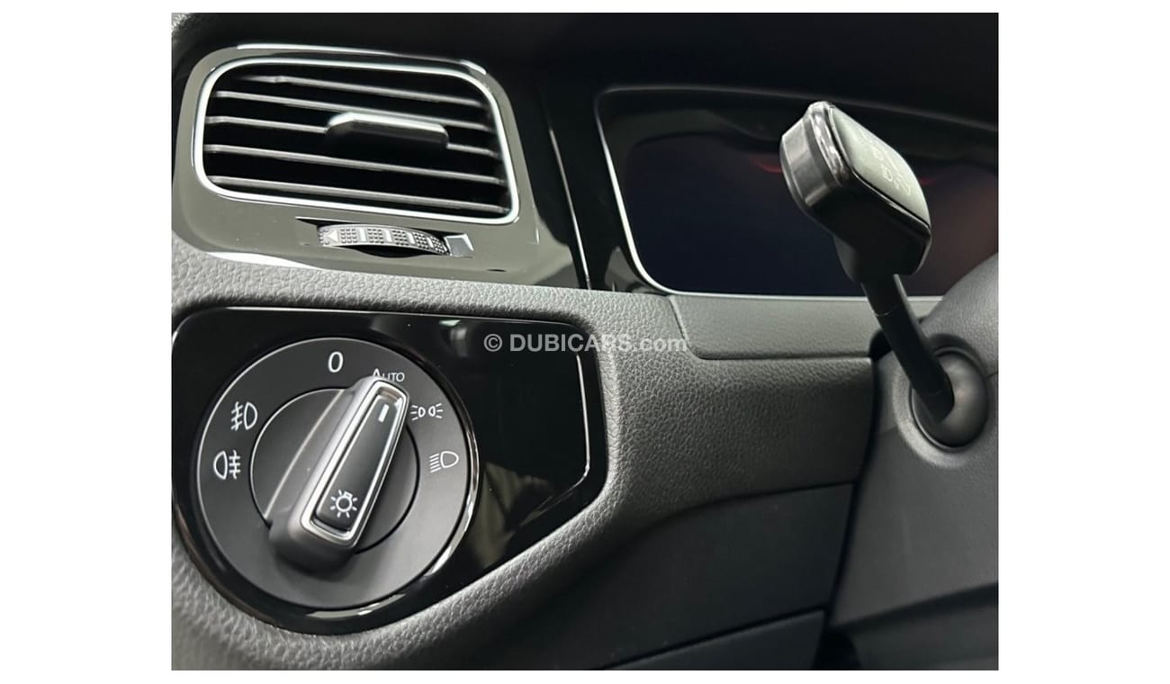 Volkswagen Golf GTI P1 GCC .. Original Paint .. Perfect Condition .. Club .. Panoramic Roof ..