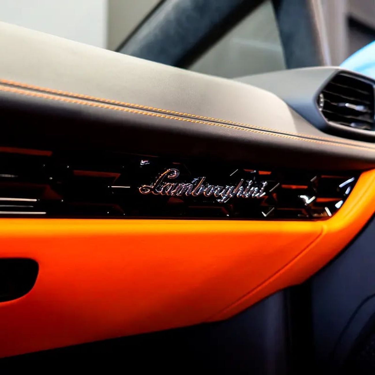 Lamborghini Huracan EVO SPYDER 18,207 P.M • 0% Downpayment • EVO Spyder • 1 Year Warranty