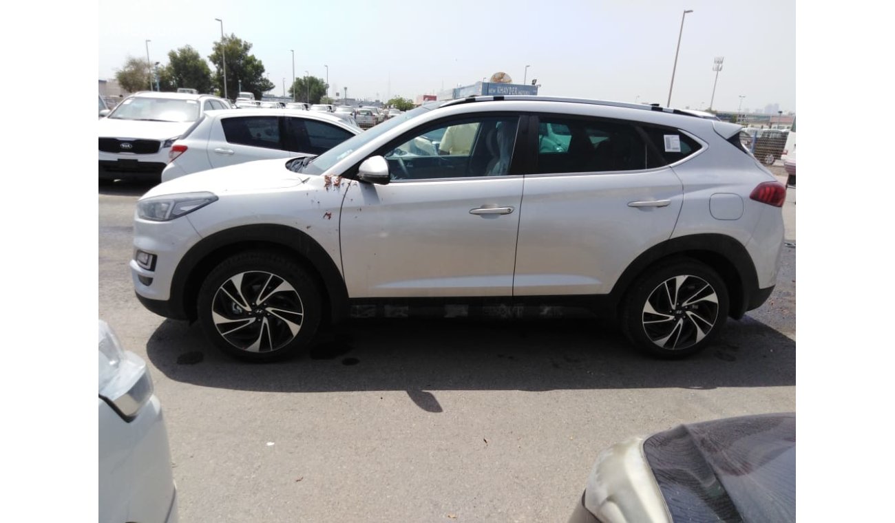 Hyundai Tucson 1.6L FULL OPTION WITH PANORAMIC ROOF AUTOMATIC TRANSMISSION PETROL SUV ONLY FOR EXPORT