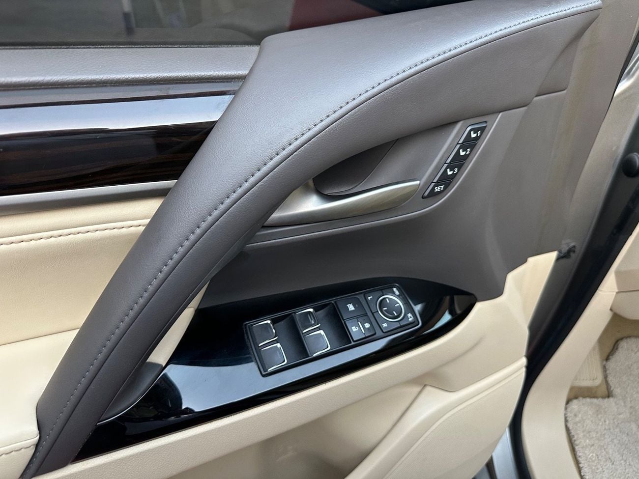 لكزس LX 570 SIGNATURE