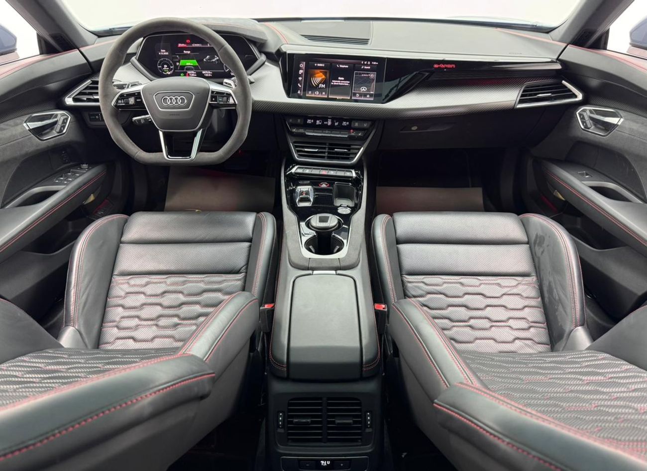 أودي إي ترون جي تي 2023 Audi E-Tron GT Quattro, 2026 Audi Warranty, 2029 Audi Service Pack, Audi Service History, GCC