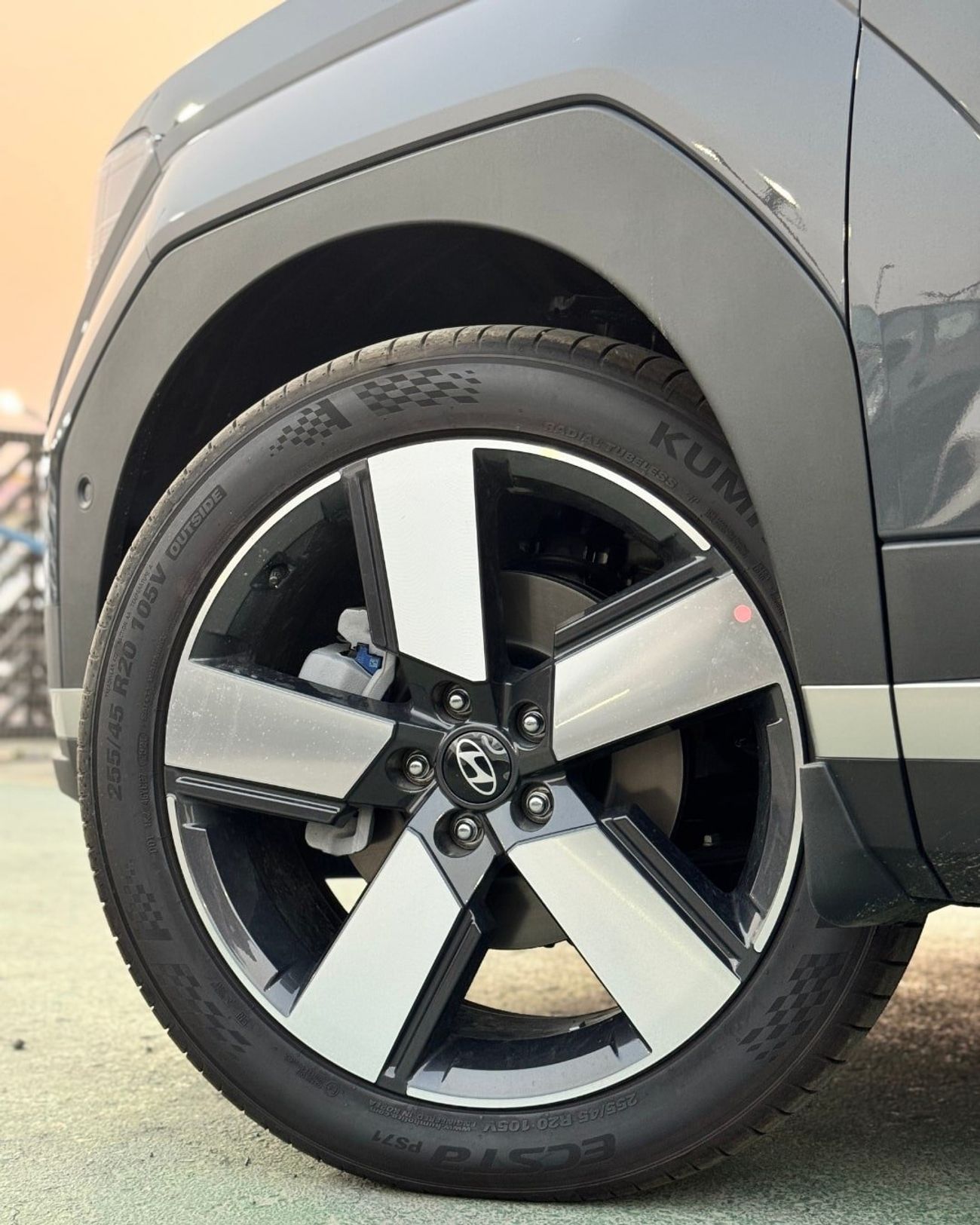 هيونداي سانتا في HYUNDAI SANTA FE 1.6T HEV Gold - 2026 MODEL - GRAY COLOR