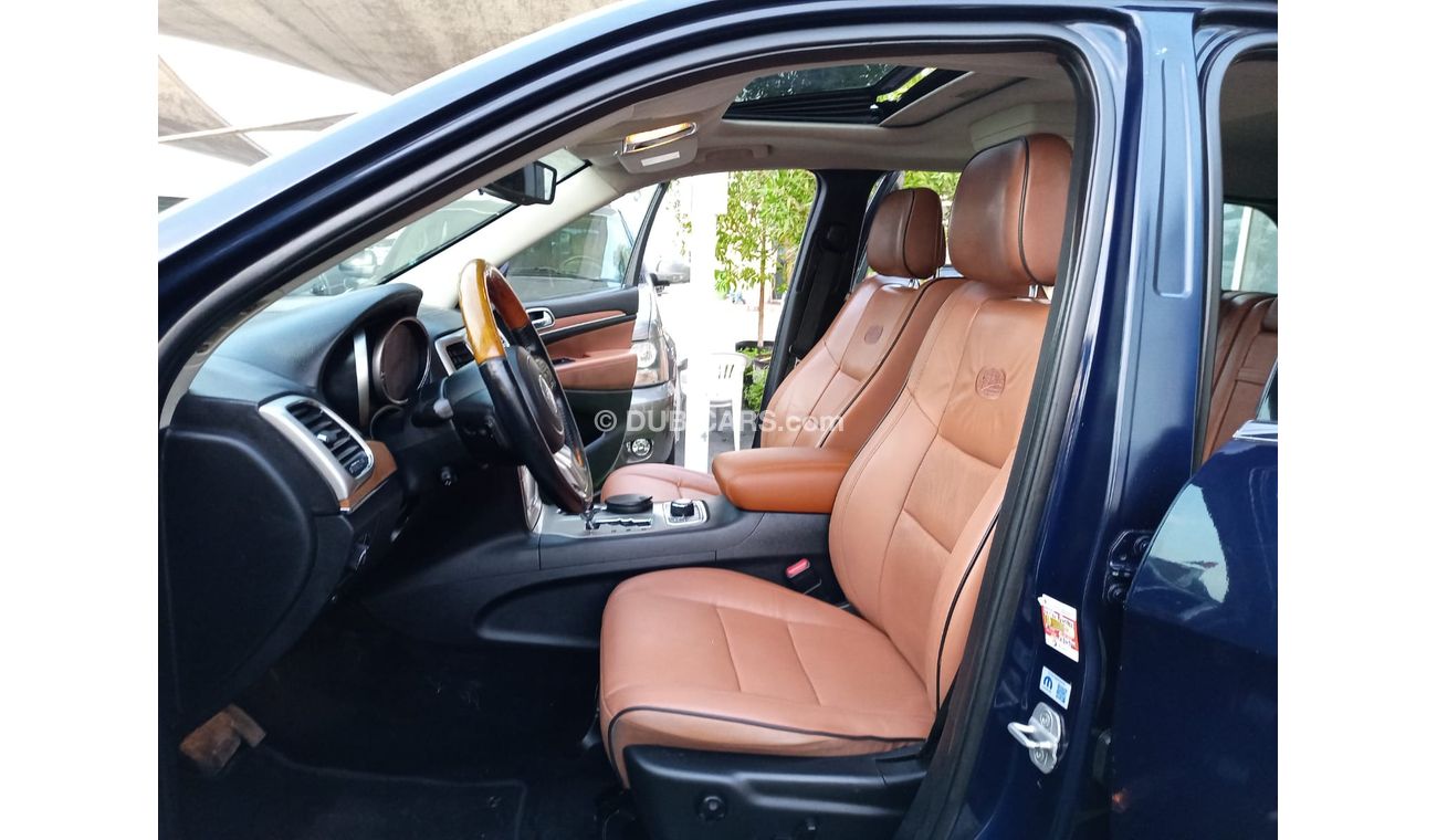 جيب جراند شيروكي موديل 2013 خليجى لون ازرق داخل زعفرانى فتحة جلد مثبت بحالة ممتازة لاتحتاج لأى مصاريف