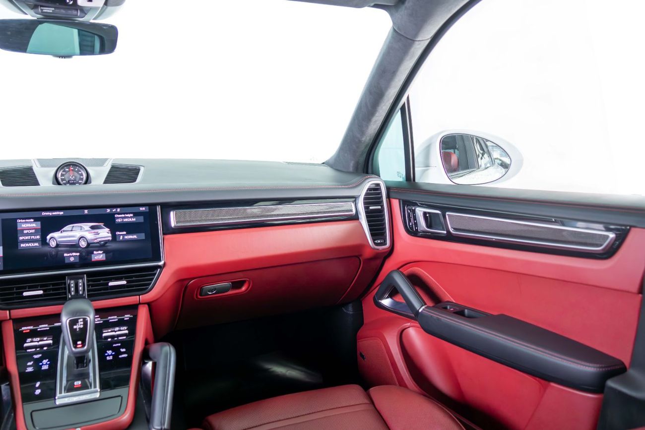 Porsche Cayenne Turbo 4.0L (550 HP) Special Order-Al Nabooda Warranty Until 10/2026-22 Inch Forged Rims