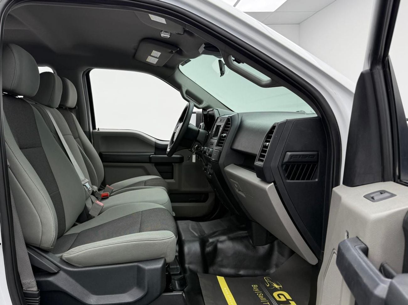 Ford F-150 XLT 2020 Ford F-150 Raptor Kit, 1 Year Warranty Unlimited Km, Excellent Condition, GCC