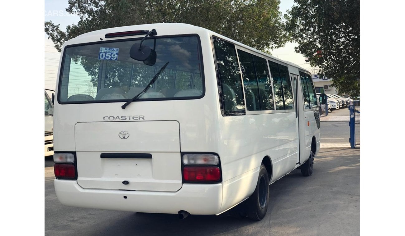 Toyota Coaster 4.2L DIESEL, Interior e Exterior Limpo, Especialmente para Angola, Grande Estoque Disponível.