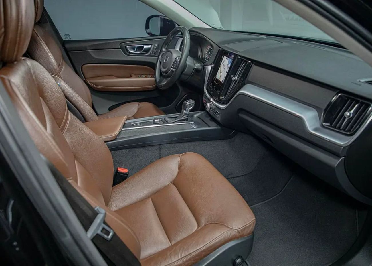 فولفو XC 60 T5 Momentum 2.0L AWD