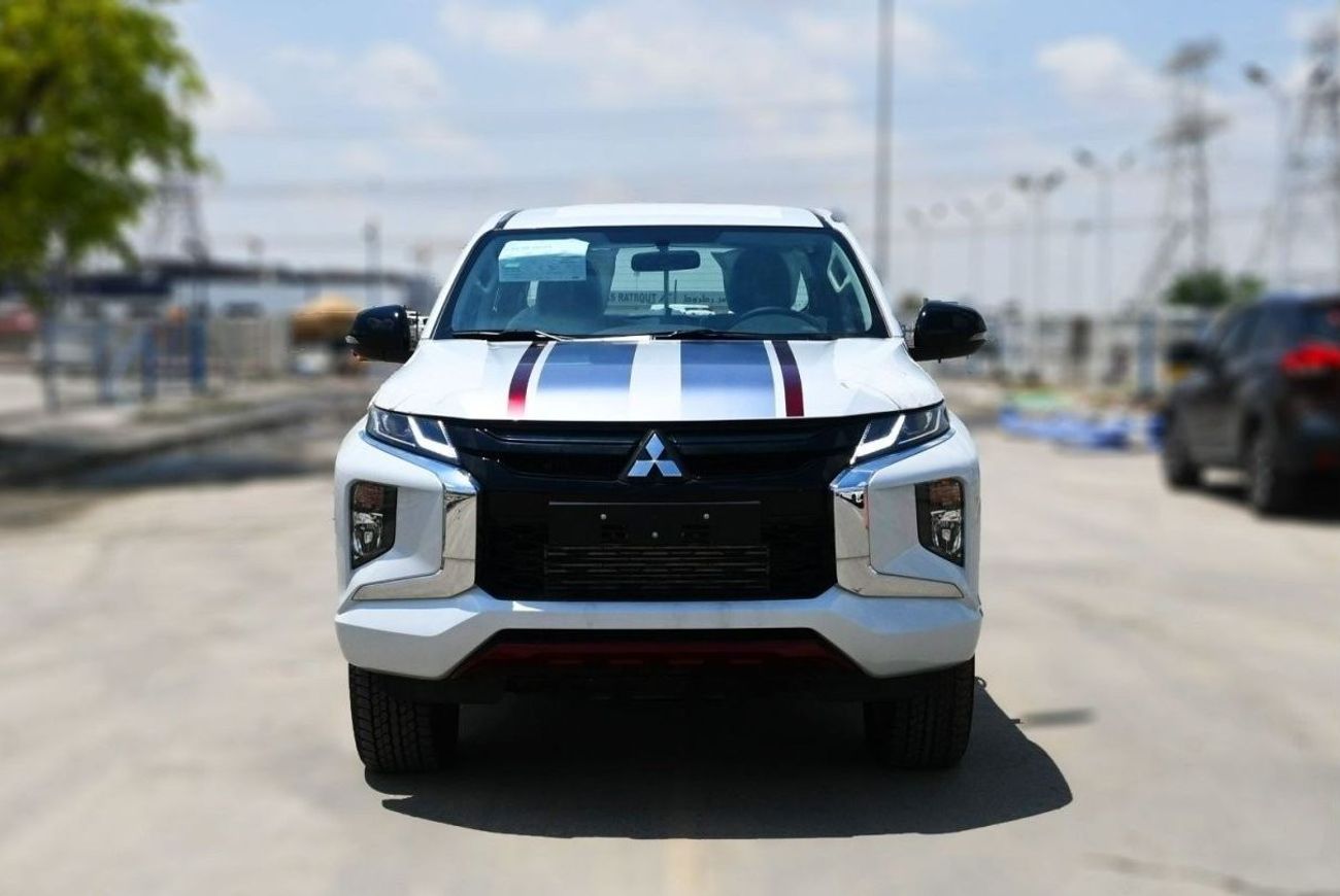 ميتسوبيشي L200 ميتسوبيشي L200 ديزل فل أوبشن أوتوماتيك 2.4 لتر أبيض من الخارج أسود من الداخل