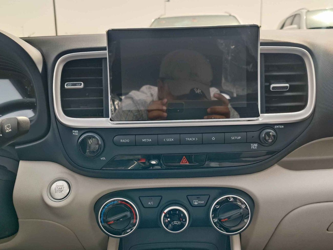 هيونداي فنيو QXI Premier Plus Turbo, 1.0L V4, Alloy Wheels, Sunroof (CODE # VEN10AF)