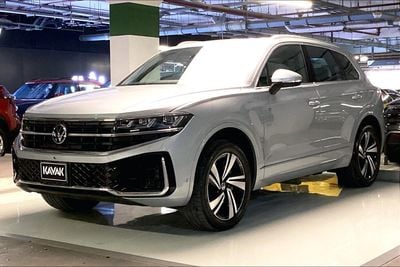 Volkswagen Touareg R-LINE | Guaranteed Warranty | 0 Down Payment