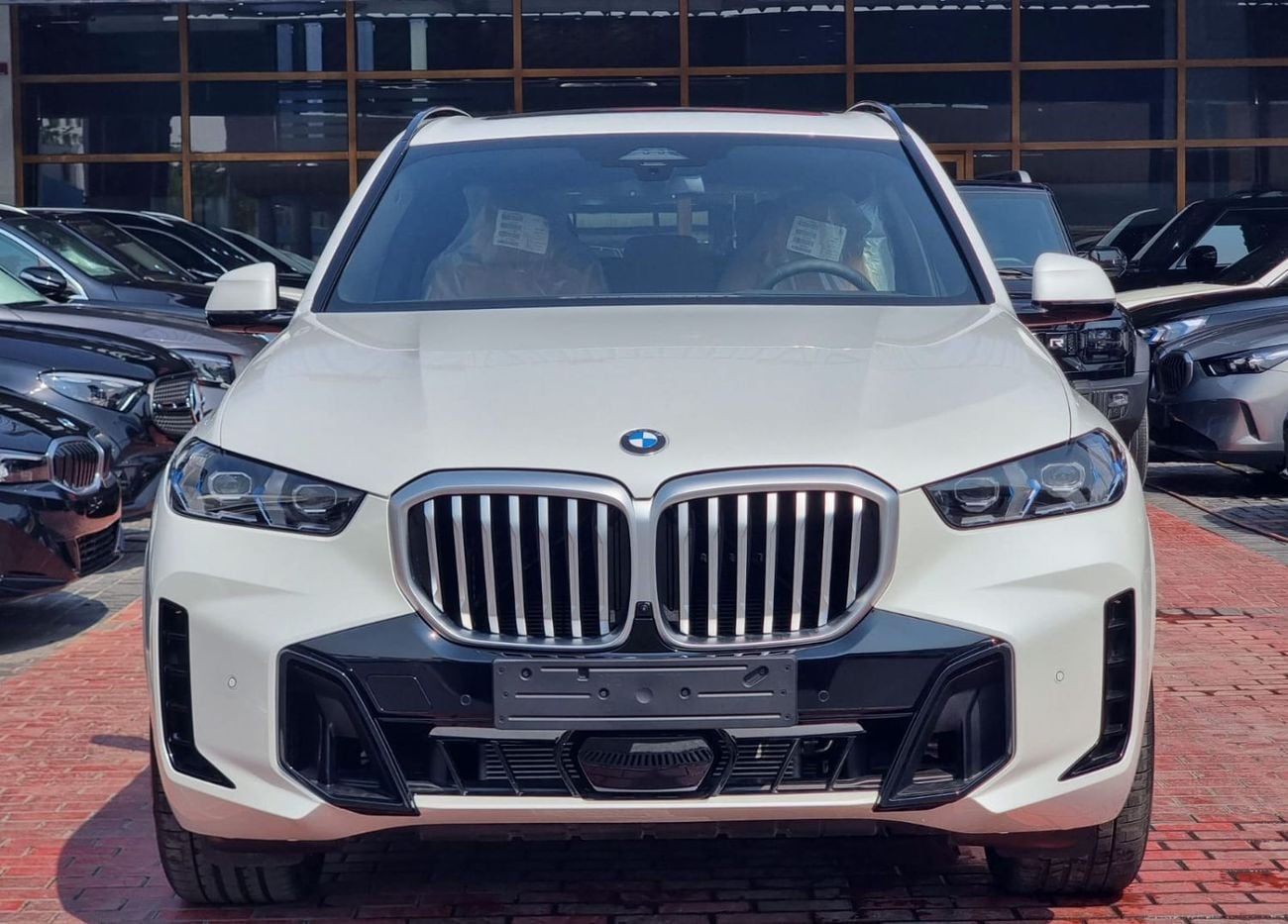 بي أم دبليو X5 xDrive40i Luxury M Sport Package 3.0L xDrive 40i M Sport Under Warranty & Service 2025 GCC