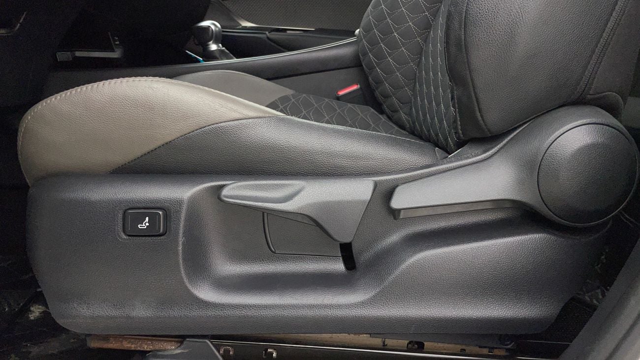 تويوتا CHR VX 1.8 | بدون دفعة مقدمة | اختبار القيادة في المنزل