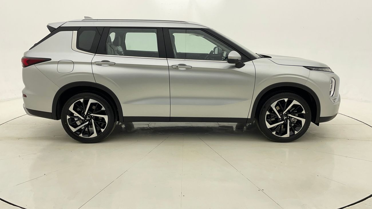 Mitsubishi Outlander H/L SYNTHETIC LEATHER SEATS WITH SUNROOF 2.5 | Zero Down Payment | Home Test Drive