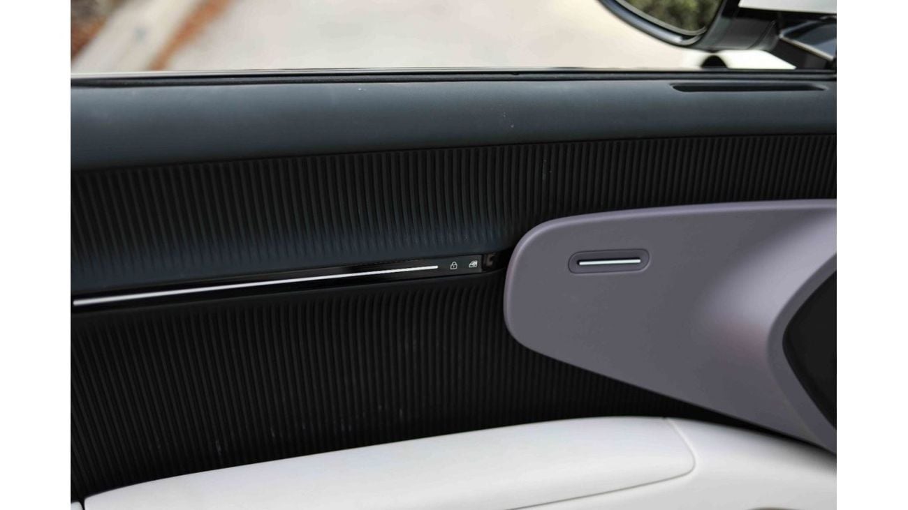 Avatr 12 2024 AVATR 12 PERFORMANCE VERS - White inside PURPLE WHITE | Export Only