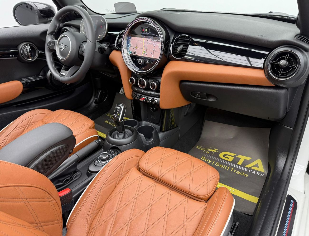 ميني كوبر إس 2024 Mini Cooper S JCW Kit, 2027 Mini Warranty + Service Pack, Excellent Condition, GCC