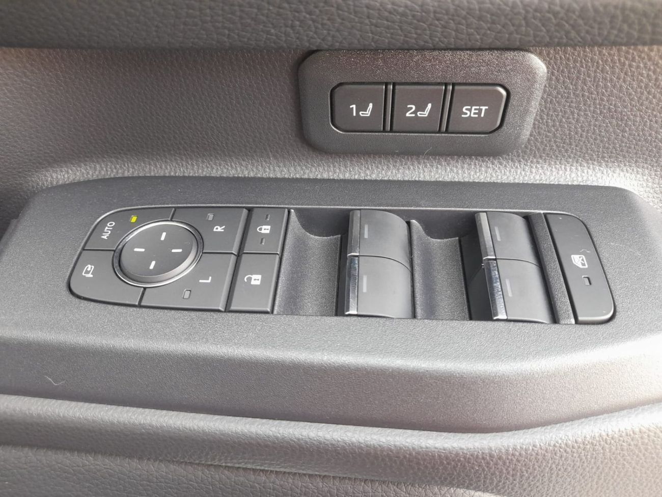 Toyota Prado Kakadu same RIGHT-HAND-DRIVE VX LIMITED EDITION PANORAMIC ROOF COOLBOX 7 SEATER