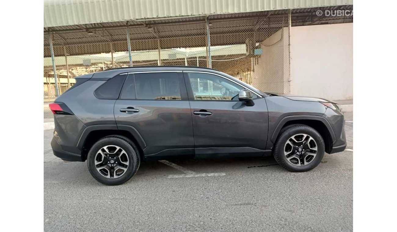 Toyota RAV4 LE