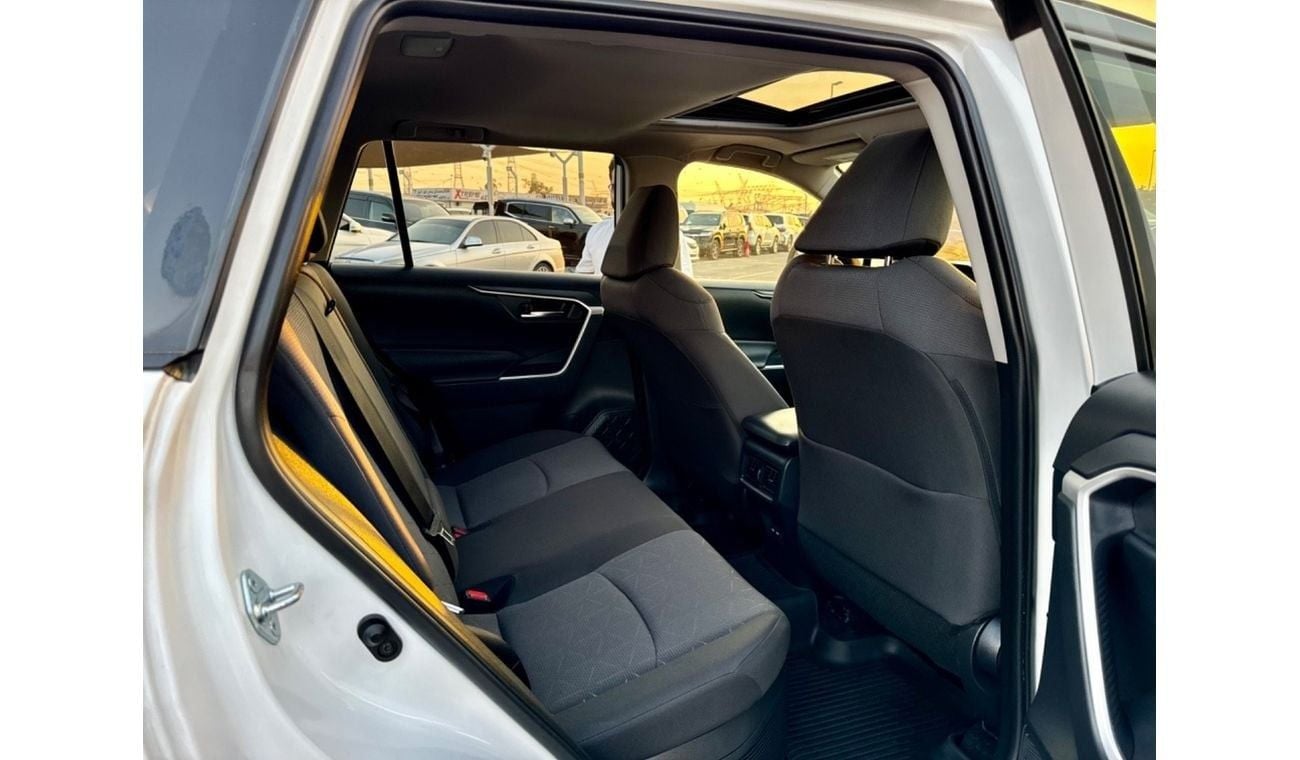 تويوتا راف ٤ 2022 HYBRID LIMITED SUNROOF FULL OPTION CLEAN TITLE UAE PASS