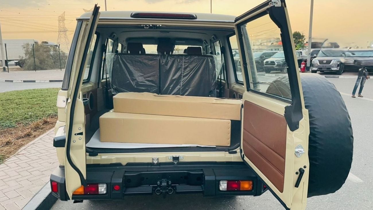 Toyota Land Cruiser 70 LC76 2.8 AT full 2025