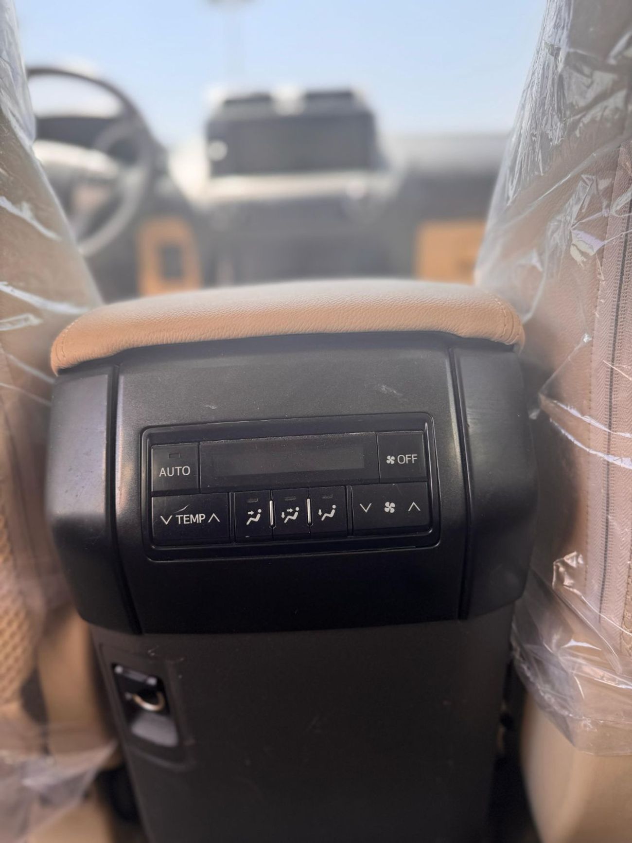 تويوتا برادو GXR 2.7L (164 HP) 4WD (7 Seater)