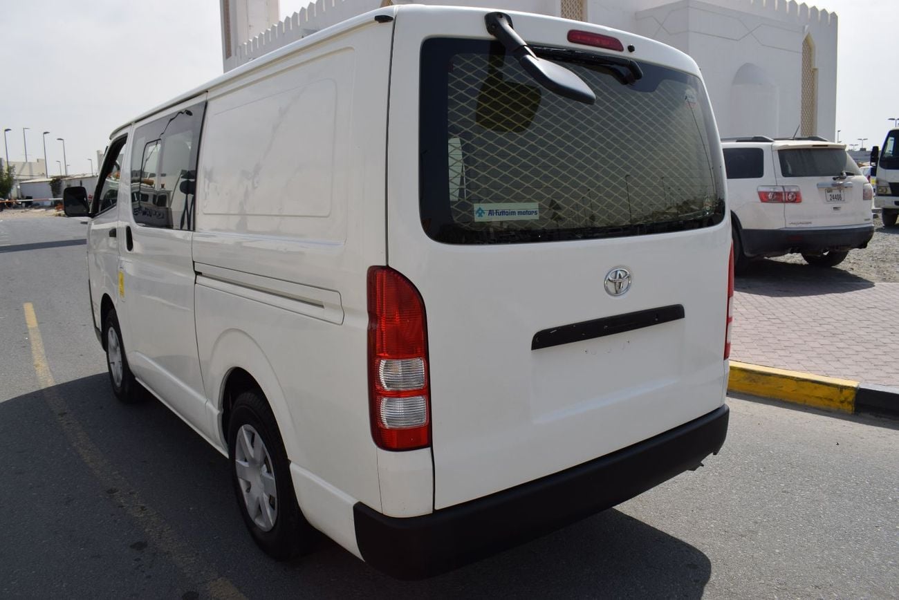 تويوتا هاياس Toyota Hiace 6 seater Van, model:2018.