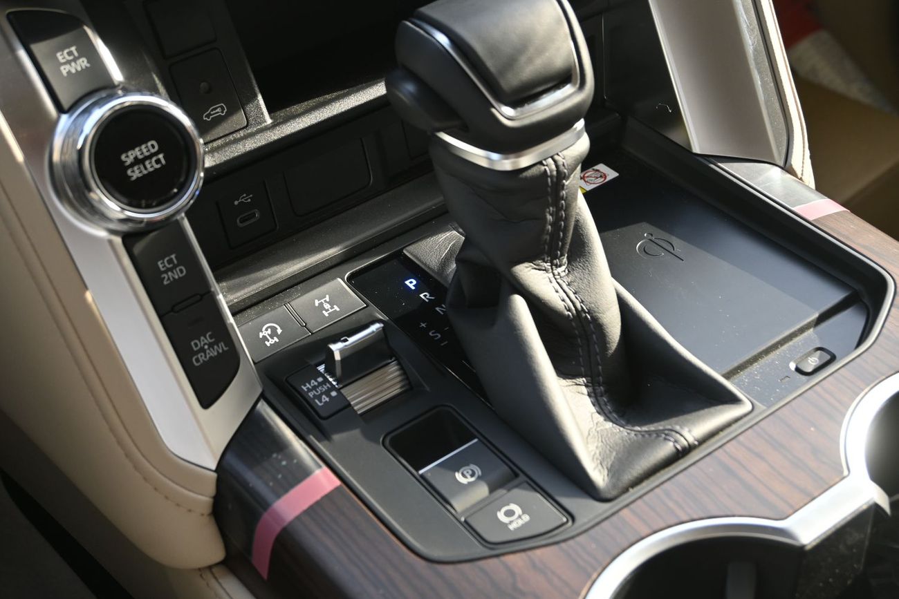 تويوتا لاند كروزر GXR Toyota Land Cruiser GX-R 4.0L V6 Petrol Model 2026