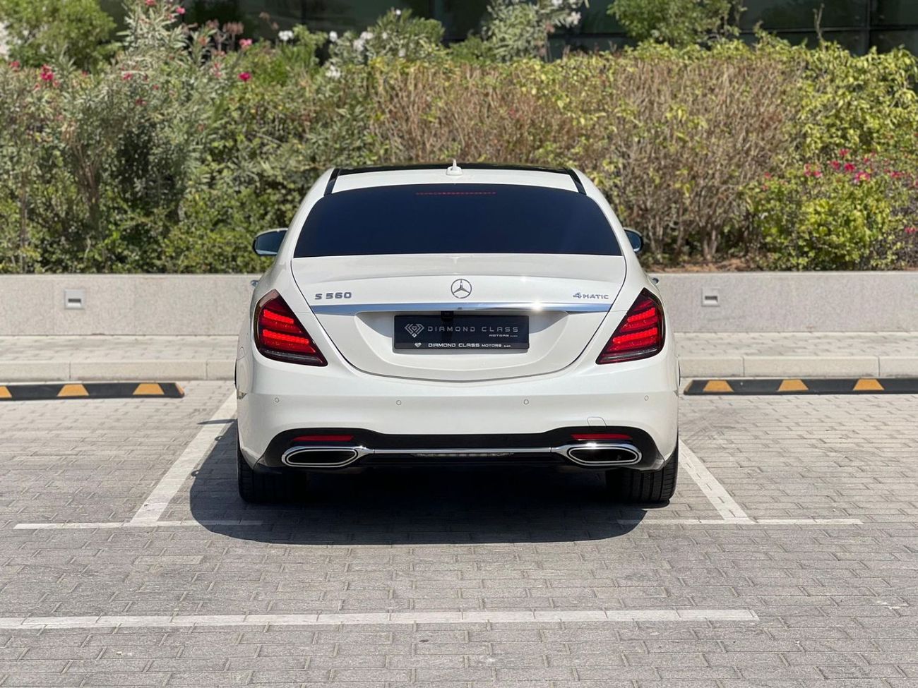 Mercedes-Benz S 560 Std 4.0L (463 HP)