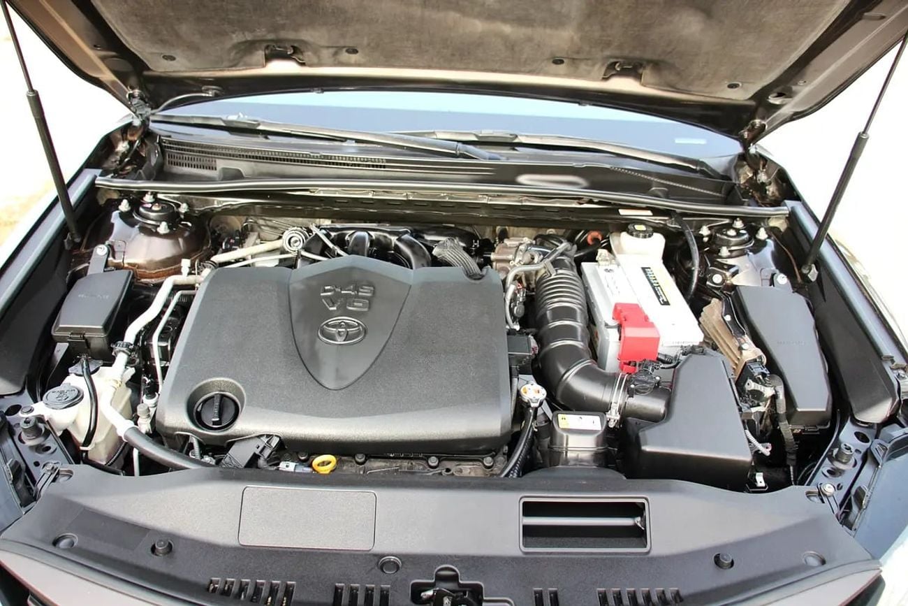 Toyota Camry SE V6 3.5L GCC! Panorama! We arrange bank loan!
