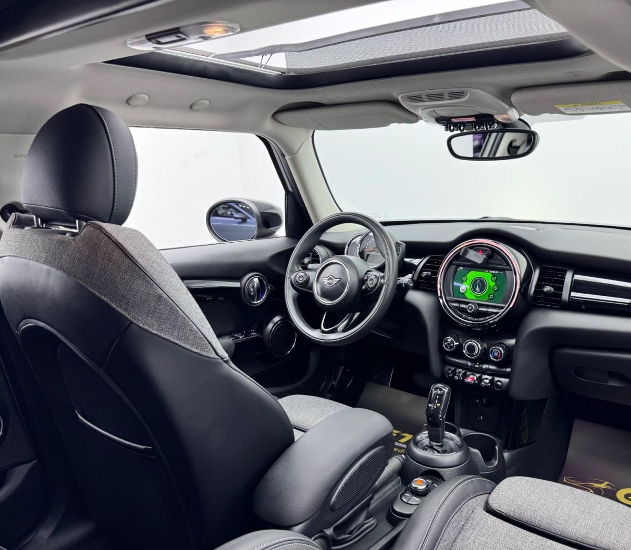 Mini Cooper Std 1.5L (4 Seater) 2020 Mini Cooper, Warranty, 2025 Mini Service Pack, Low Kms, GCC