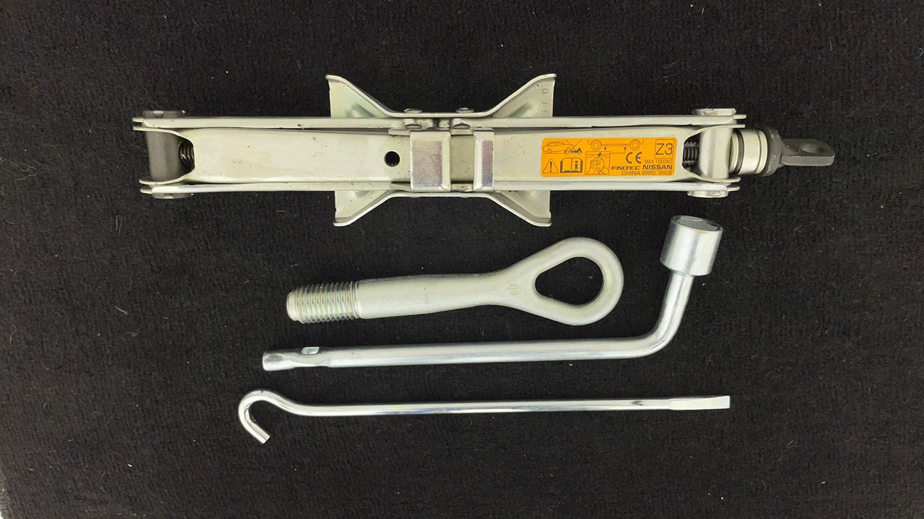 نيسان سنترا S 1.8 | بدون دفعة مقدمة | اختبار القيادة في المنزل