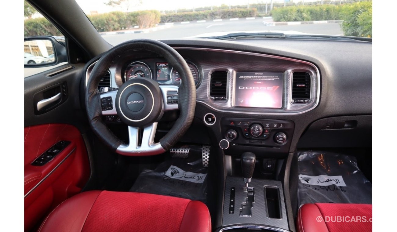 Dodge Charger SRT8 6,4 V8 GCC