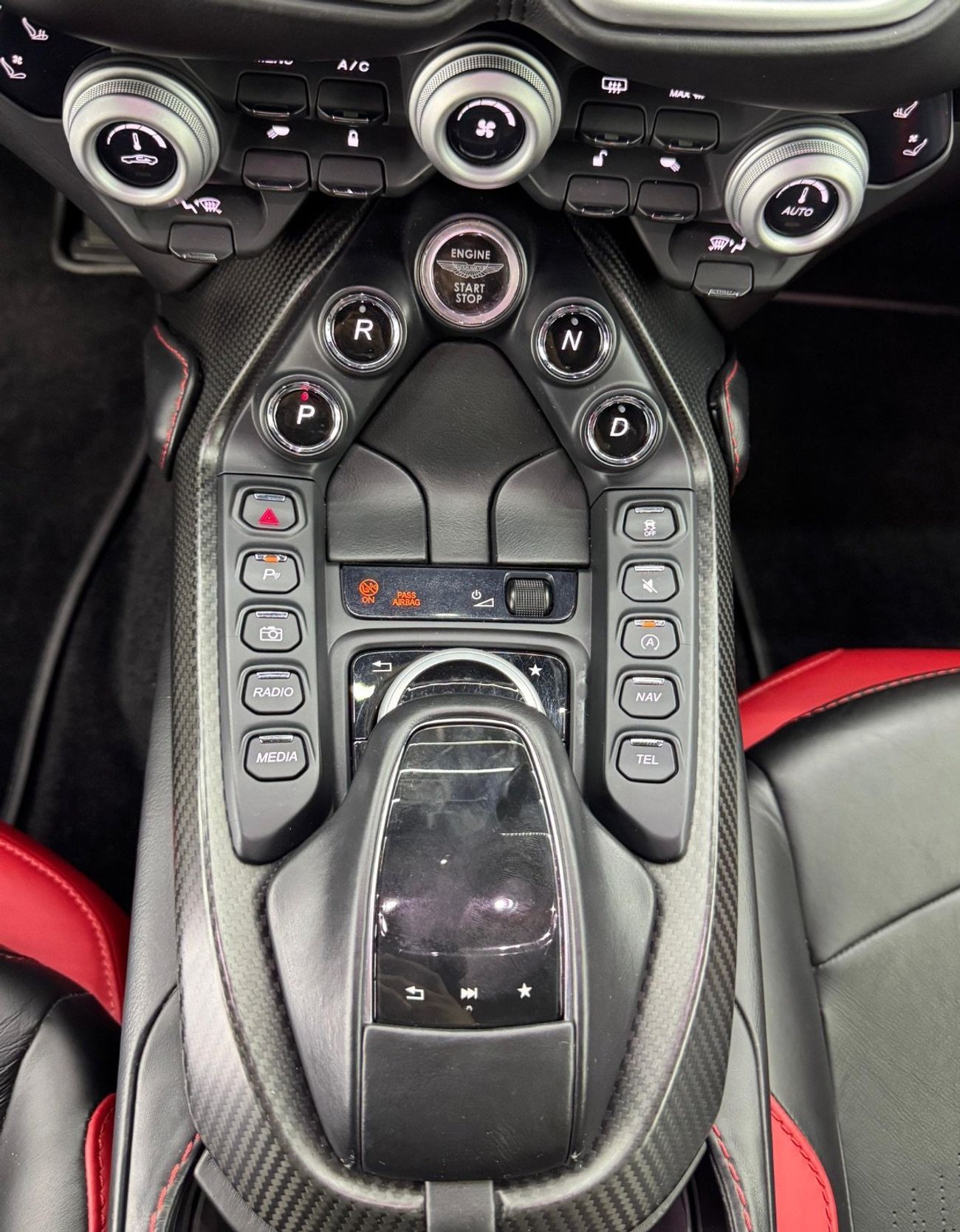 Aston Martin Vantage Std 4.0L