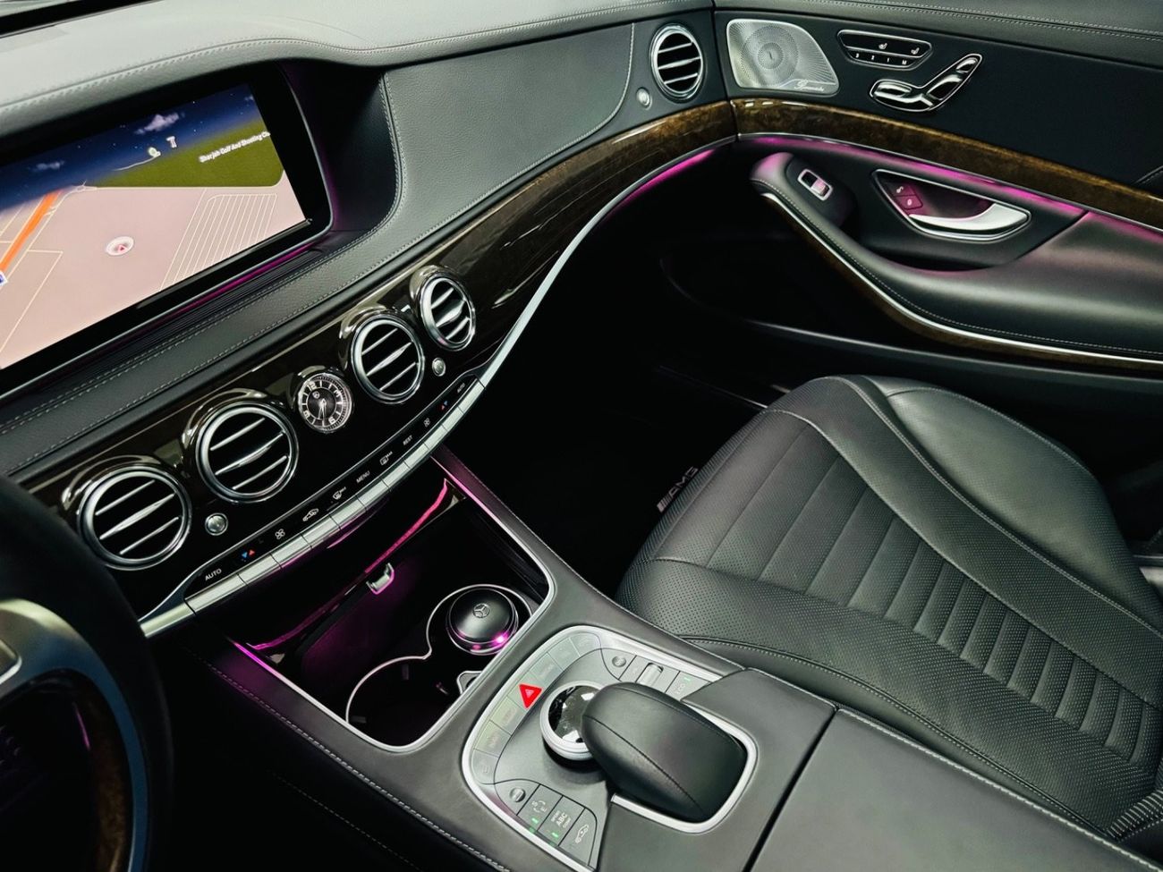 Mercedes-Benz S 500 AMG GCC .. FSH .. 25000 Km Only .. Original paint .. Brand New condition