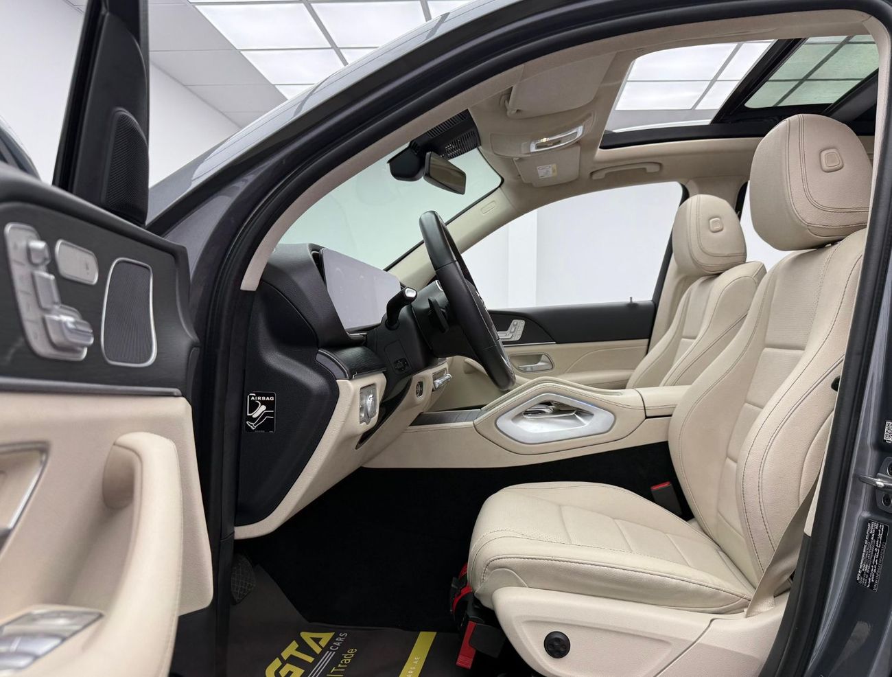 مرسيدس بنز GLE 450 2023 Mercedes-Benz GLE 450 4MATIC,One Year Unlimited KM Warranty,Full service history,GCC